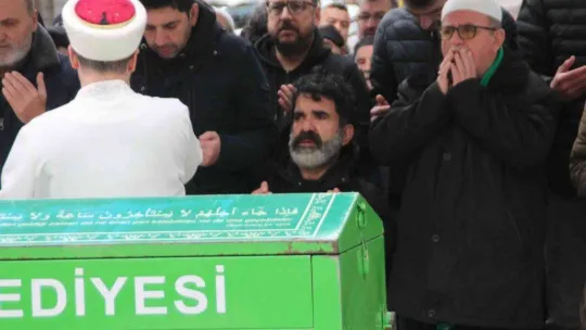 Alpaslan Özmol'un annesi, son yolculuğuna uğurlandı