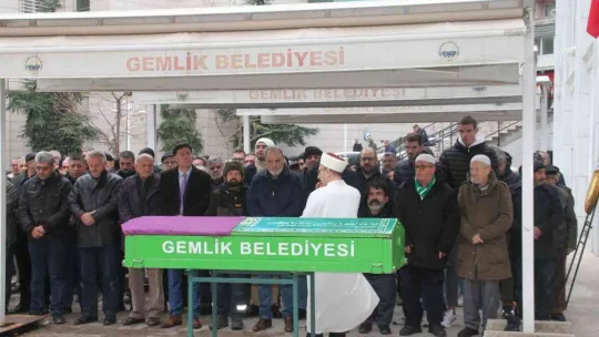 Alpaslan Özmol'un annesi, son yolculuğuna uğurlandı