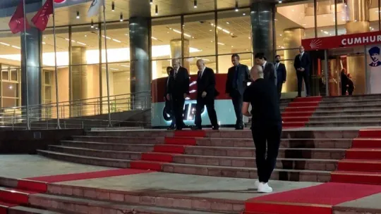 Altılı Masa liderleri ikinci turun ilk toplantısının ardından CHP Genel Merkezi'nden ayrıldı