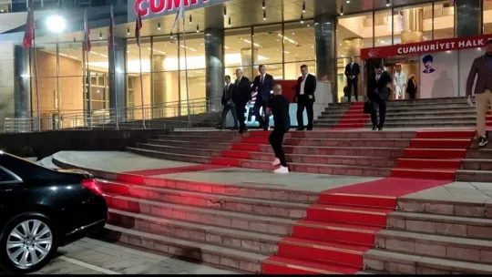 Altılı Masa liderleri ikinci turun ilk toplantısının ardından CHP Genel Merkezi'nden ayrıldı