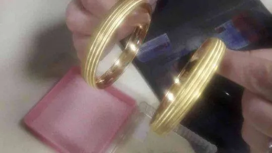 Altın dolu çantayı sahibine teslim ettiler