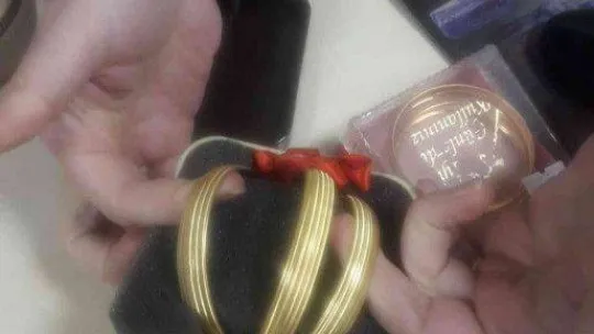 Altın dolu çantayı sahibine teslim ettiler