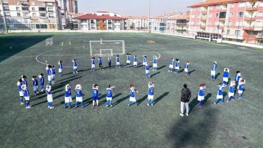 Altındağ Belediyesi ücretsiz futbol kurslarıyla futbolcu yetiştiriyor