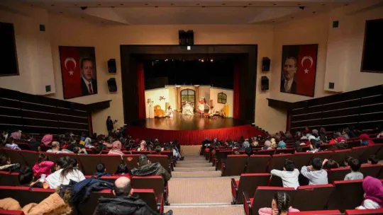Altındağlı çocukların tiyatro keyfi
