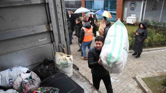 Altınordu'dan deprem bölgelerine yardım