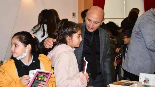 Altınova 2. Kitap Fuarı kapılarını açtı