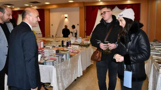 Altınova Belediyesi 2. Kitap Fuarı'na yoğun ilgi