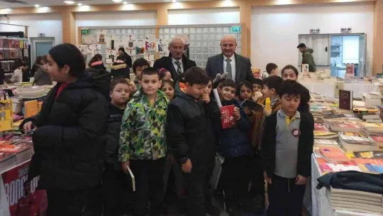 Altınova Belediyesi 2. Kitap Fuarı'na yoğun ilgi