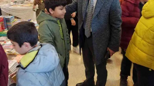 Altınova Belediyesi 2. Kitap Fuarı'na yoğun ilgi
