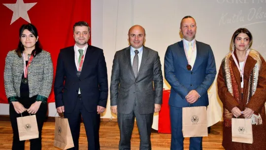 Altınova'da Öğretmenler Günü kutlandı