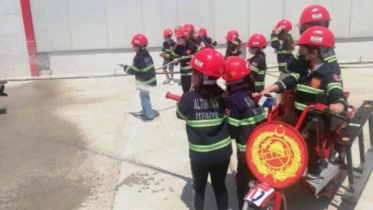 Altınova İtfaiyesi'nden 2022'de 505 olaya müdahale