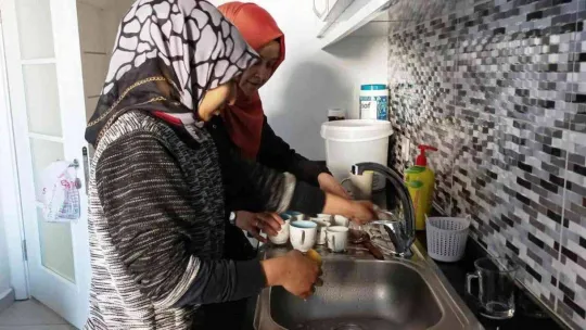 Altınovalı öğrenciler ilçe büyüklerini unutmuyor