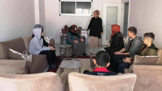 Altınovalı öğrenciler ilçe büyüklerini unutmuyor