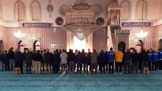 Altınovalılar sabah namazında buluştu