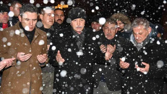 Amasya'dan deprem bölgesine yardım tırları ve iş makineleri gönderildi