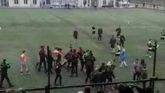 Amatör ligde yumruklar havada uçuştu