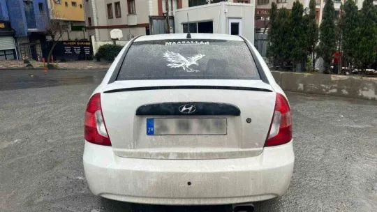 Ambulansa yol vermeyen konvoydaki araç sürücüleri yakalandı