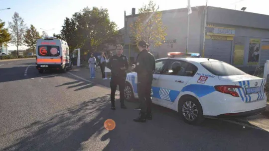 Ambulansla hafif ticari araç çarpıştı: 2 sağlık görevlisi yaralandı