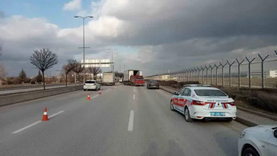 Ankara'da kamyon ile minibüs çarpıştı: 7 yaralı