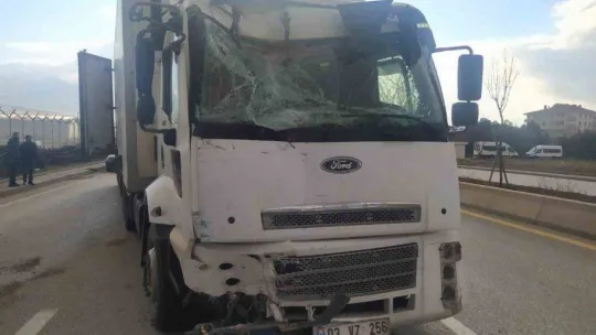 Ankara'da kamyon ile minibüs çarpıştı: 7 yaralı