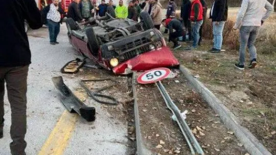 Ankara'da otomobil direğe çarptı: 1 ölü, 3 yaralı