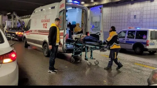 Ankara'da polisin 'dur' ihtarına uymayan sürücü kaza yaptı: 3 yaralı