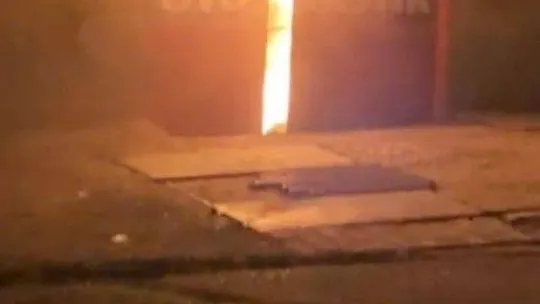 Ankara'da yan yana bulunan 3 dükkan yandı