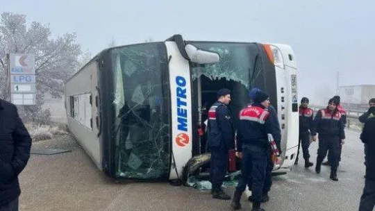 Ankara'da yolcu otobüsü devrildi: 6 yaralı