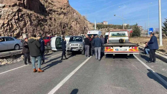 Ankara'da zincirleme kazada 5 araç birbirine girdi