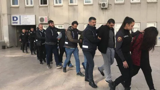Ankara ve Konya'da suç çetesi operasyonunda 20 şüpheli adliyeye sevk edildi