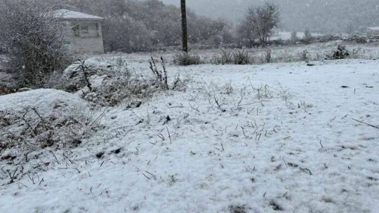 Ankara'ya mevsimin ilk karı düştü