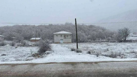 Ankara'ya mevsimin ilk karı düştü