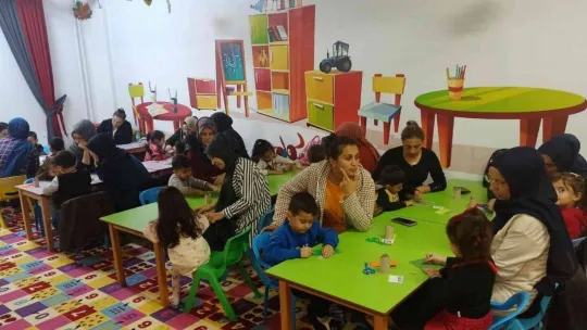 Anne-Çocuk Oyun Evi'nde çocuklara geri dönüşüm bilinci aşılandı