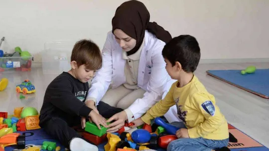 Anneler seminere, çocuklar atölyeye