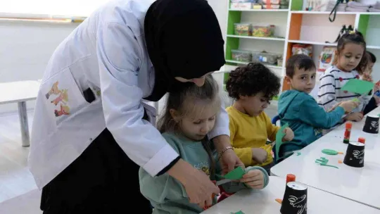 Anneler seminere, çocuklar atölyeye