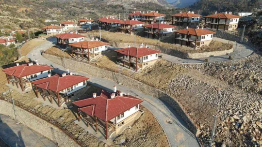 Antalya'daki orman yangını sonrası TOKİ yeni bir köy inşa etti