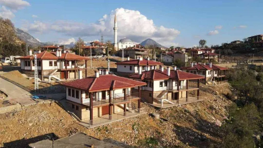 Antalya'daki orman yangını sonrası TOKİ yeni bir köy inşa etti