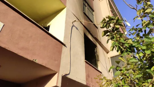 Apartman dairesi alev alev yandı