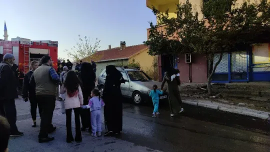 Apartman dairesi alev alev yandı