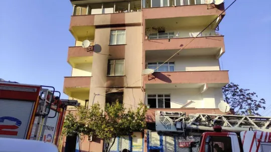 Apartman dairesi alev alev yandı