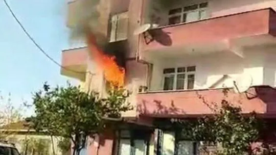 Apartman dairesi alev alev yandı
