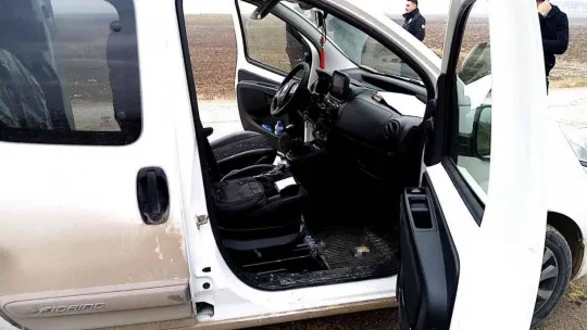 Araç içinde tabancayla vurulmuş halde bulundu