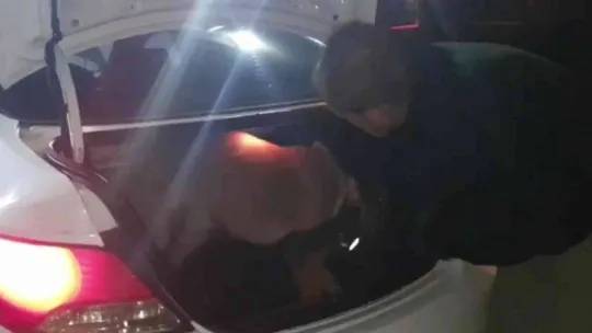 Araca zulalanmış 2 kilo uyuşturucuyu narkotik köpeği buldu