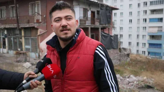 Aracı içerisinde silahlı saldırıya uğrayan minibüsçünün kaza anı kamerada