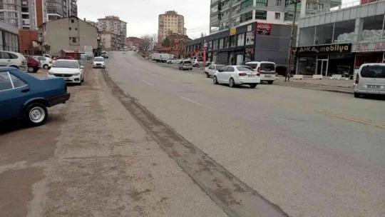 Aracı içerisinde silahlı saldırıya uğrayan minibüsçünün kaza anı kamerada