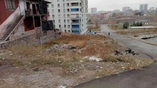 Aracı içerisinde silahlı saldırıya uğrayan minibüsçünün kaza anı kamerada