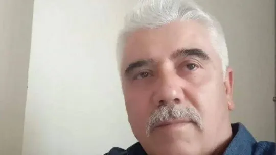 Aracı içerisinde silahlı saldırıya uğrayan minibüsçünün kaza anı kamerada