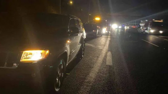 Aracını TEM'e bırakıp polisten kaçtı, zincirleme kazaya sebep oldu