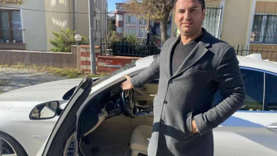 Aracının gösterge panelini çalanların başına ödül koydu