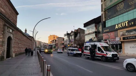Aracının içinde uyuyakalan şahıs, ekipleri harekete geçirdi